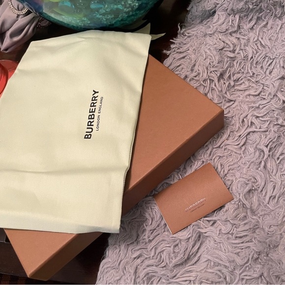 Burberry Heels - Picture 6 of 7